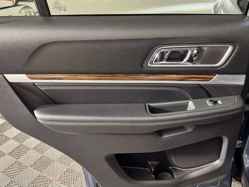 Used 2018 Ford Explorer Limited FWD image 26