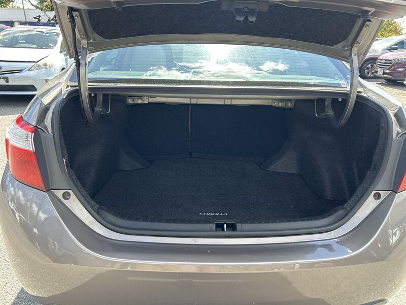 Used 2015 Toyota Corolla LE FWD image 9