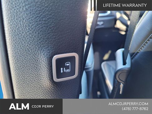 New 2026 Chrysler Pacifica Limited w/ S Appearance Package image 9
