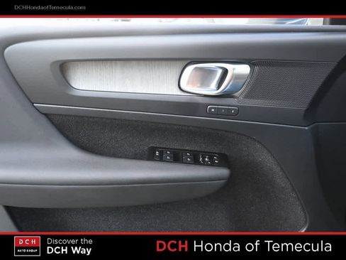 Used 2021 Volvo XC40 T4 Inscription image 16