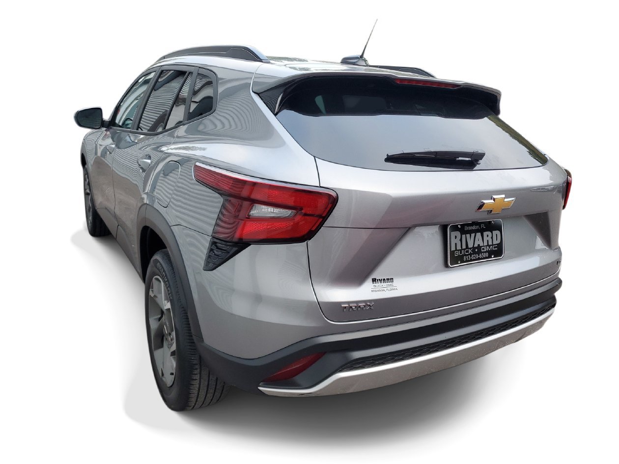 Used 2025 Chevrolet Trax LT FWD image 3