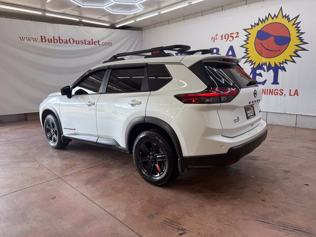 Used 2025 Nissan Rogue SV AWD/4WD image 3