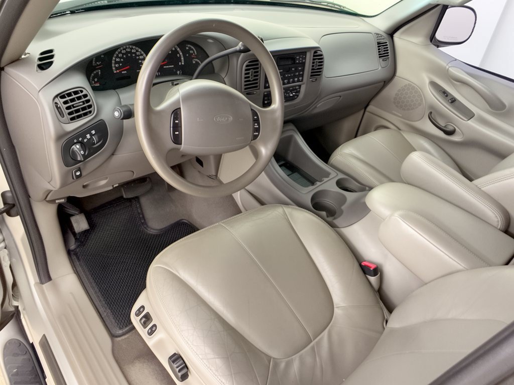 Used 1999 Ford Expedition XLT RWD image 4