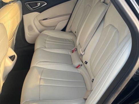 Used 2016 Chrysler 200 Limited w/ Convenience Group image 11