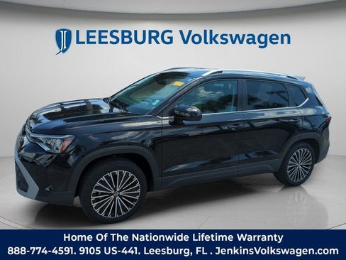 Used 2025 Volkswagen Taos SE FWD image 13