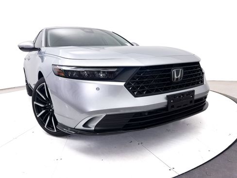 Used 2025 Honda Accord Touring image 7