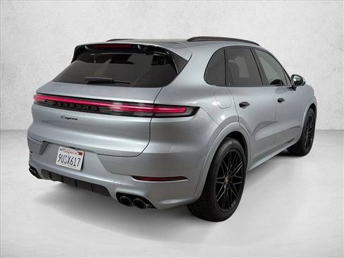Used 2025 Porsche Cayenne image 9