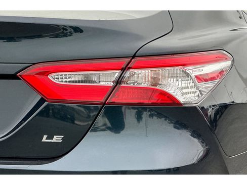 Used 2018 Toyota Camry LE w/ Convenience Package FWD image 31