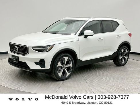 Certified 2025 Volvo XC40 B5 Plus AWD/4WD image 1