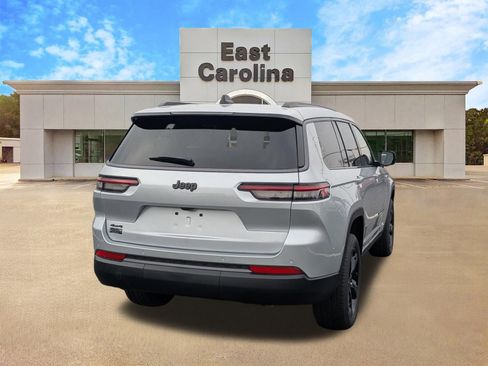 New 2026 Jeep Grand Cherokee L Limited w/ Limited Altitude Package AWD/4WD image 3