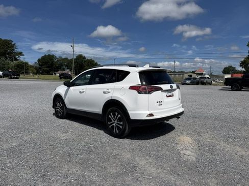 Used 2017 Toyota RAV4 LE FWD image 2