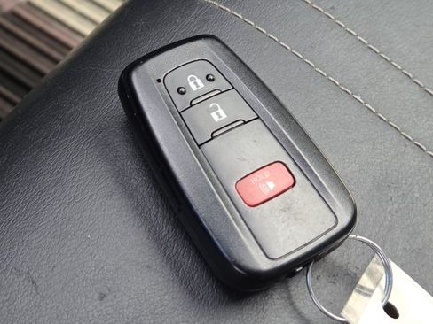 Used 2019 Toyota Corolla XSE FWD image 21