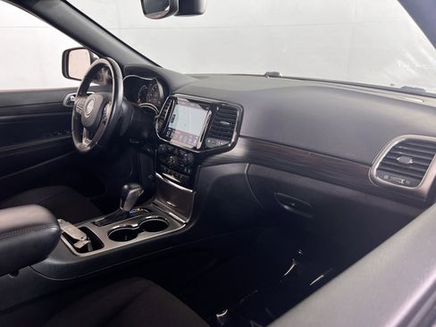 Used 2022 Jeep Grand Cherokee Laredo E image 27