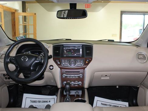 Used 2017 Nissan Pathfinder Platinum w/ Family Entertainment Package image 17