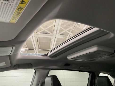 Certified 2024 Honda Odyssey Touring image 32