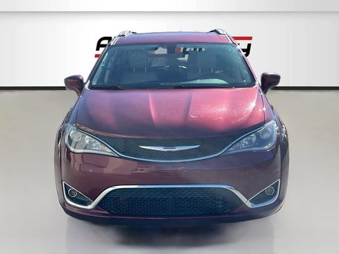 Used 2018 Chrysler Pacifica Touring-L Plus FWD image 2