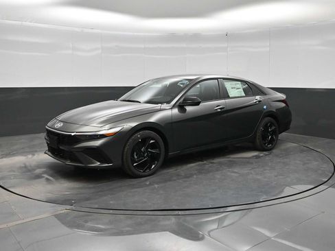 New 2026 Hyundai Elantra Sport FWD image 4