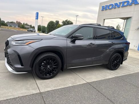 Used 2024 Toyota Highlander XSE AWD/4WD image 9