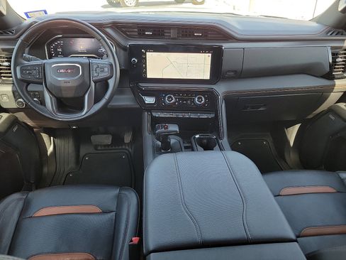 Used 2024 GMC Sierra 1500 AT4 w/ AT4 Preferred Package image 9