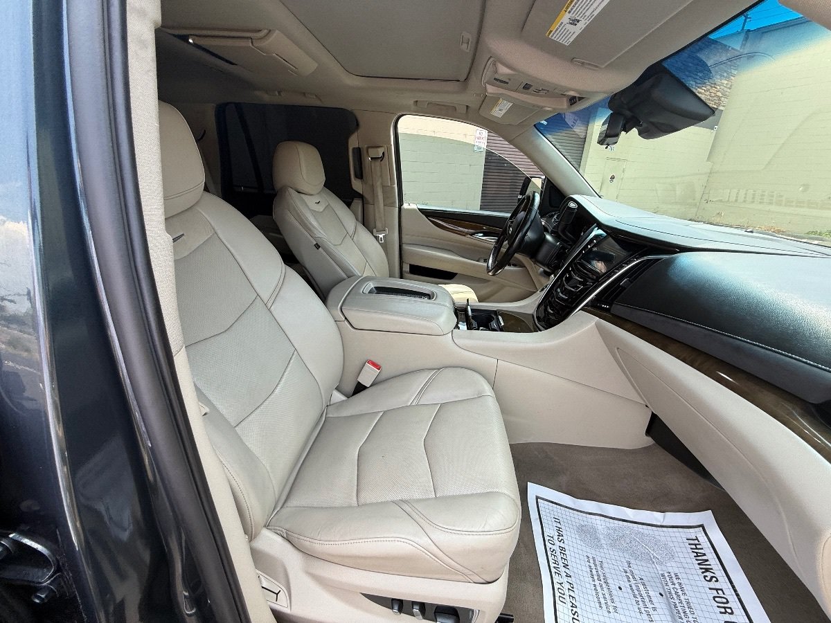 Used 2019 Cadillac Escalade Premium Luxury AWD/4WD image 21