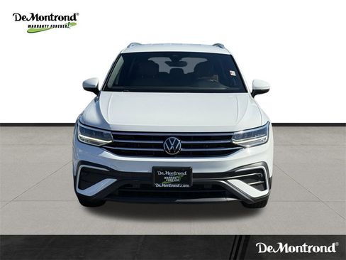 Used 2022 Volkswagen Tiguan SE image 2