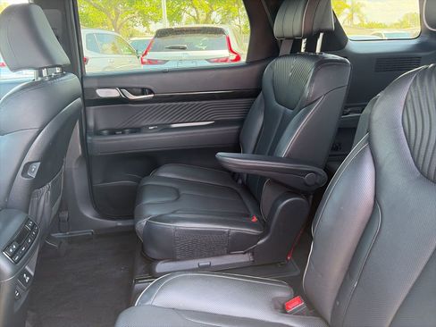 Used 2024 Hyundai Palisade Calligraphy image 9