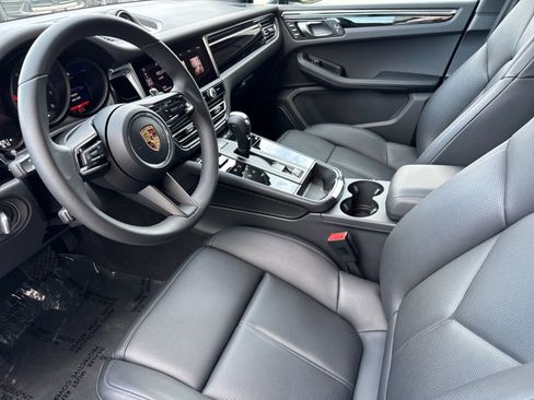 Certified 2026 Porsche Macan AWD/4WD image 4