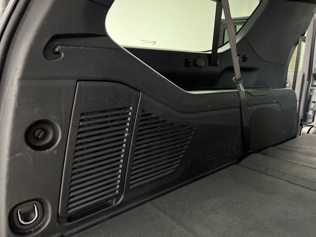 Used 2025 GMC Yukon XL Denali RWD image 44