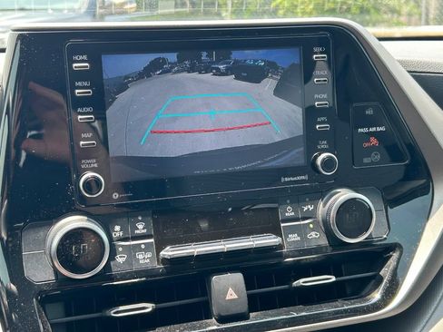 Used 2020 Toyota Highlander L FWD image 31
