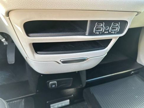 Used 2023 Chrysler Pacifica Touring-L FWD image 17