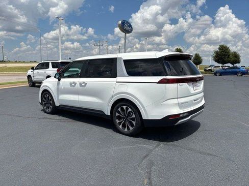 Used 2023 Kia Carnival EX FWD image 7