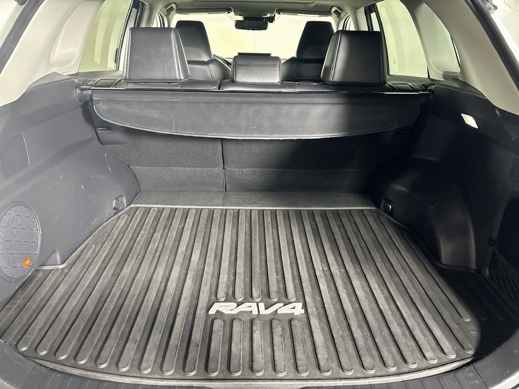 Used 2022 Toyota RAV4 Limited AWD/4WD image 22