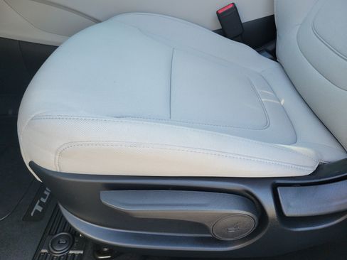 Certified 2025 Hyundai Tucson SE FWD image 21