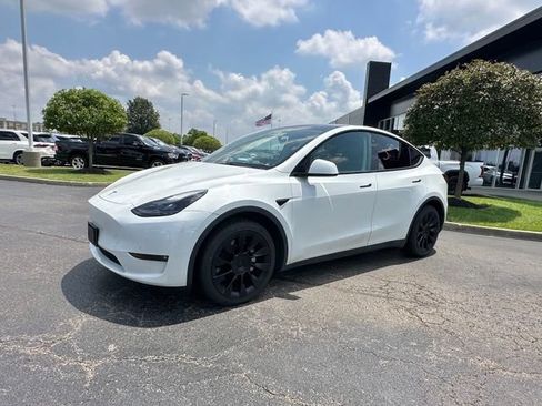 Used 2023 Tesla Model Y Long Range AWD/4WD image 5
