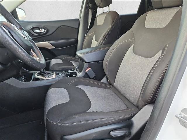 Used 2018 Jeep Cherokee Latitude FWD image 16