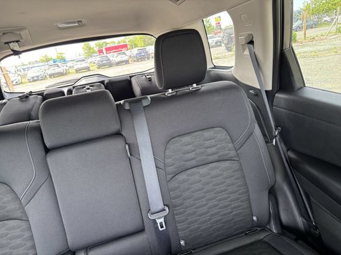 Used 2025 Nissan Pathfinder SV FWD image 31