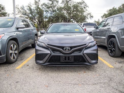 Used 2021 Toyota Camry SE image 4