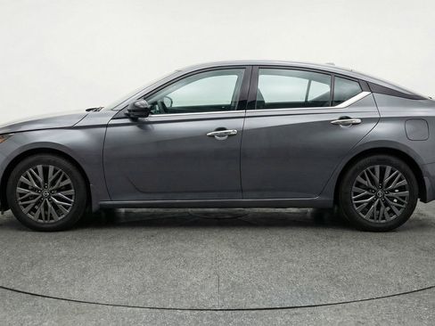 Used 2025 Nissan Altima 2.5 SV image 5