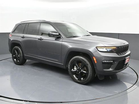 Used 2024 Jeep Grand Cherokee Limited w/ Black Appearance Package AWD/4WD image 2