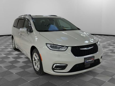 Used 2021 Chrysler Pacifica Limited w/ Premium & Safety Sphere Group FWD image 7