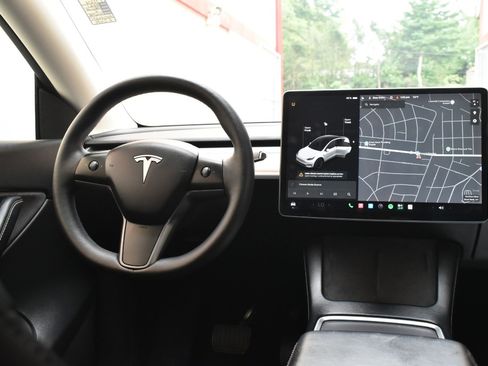 Used 2021 Tesla Model Y 2WD image 19
