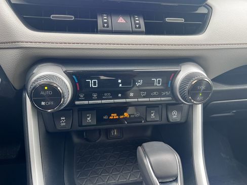 Used 2023 Toyota RAV4 XLE Premium image 21