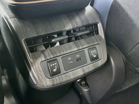Used 2023 Nissan Ariya AWD/4WD image 35