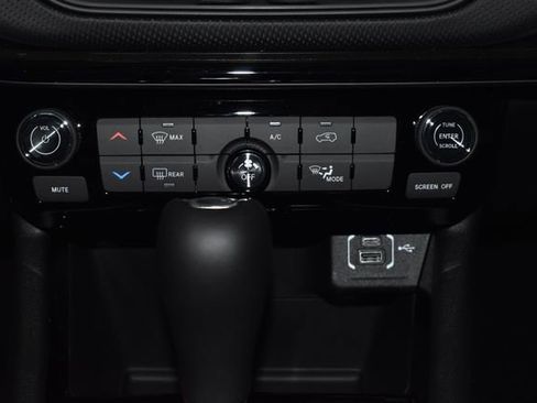 New 2026 Jeep Compass Latitude image 13