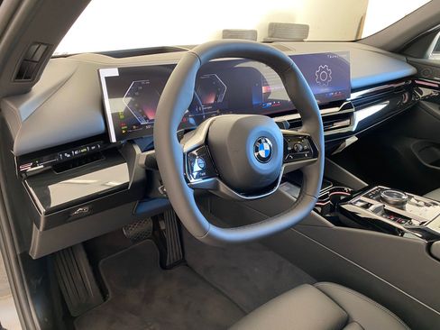 New 2026 BMW 530i xDrive w/ Premium Package image 4