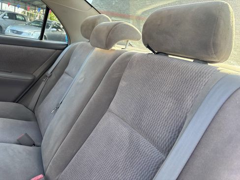 Used 2005 Toyota Corolla LE FWD image 12