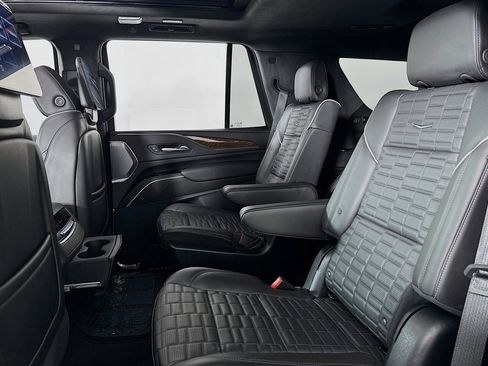 Used 2023 Cadillac Escalade Sport Platinum image 7