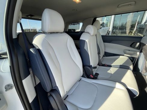 Certified 2026 Kia Carnival EX image 28