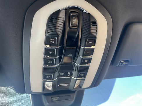 Used 2017 Porsche Macan S image 30