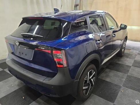 Used 2025 Nissan Kicks SV FWD image 2